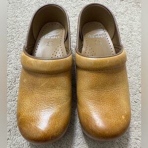 Dansko Professional Clog in Distressed Honey - 37 / 7